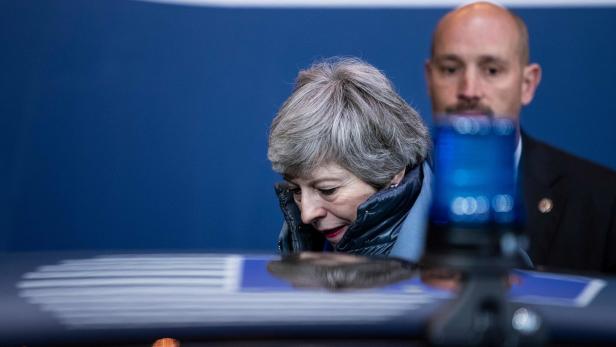 Theresa May beim Verlassen des EU-Gipfels in Brüssel.