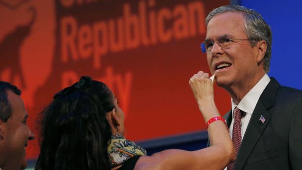 Jeb Bush, ehemaliger Gouverneur des Bundesstaates Florida, vor der ersten großen TV-Debatte der Präsidentschaftsbewerber der Republikaner. Die Stimme ist wie geölt - aber spricht er auch die Wahrheit?