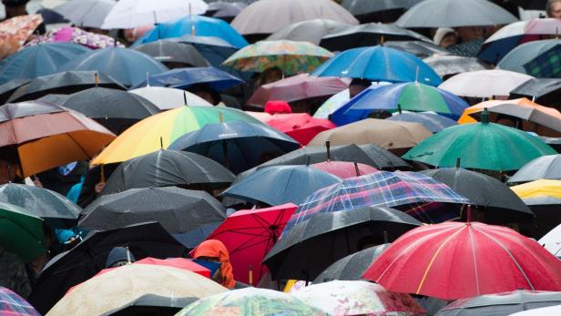 Regenwetter Kälteeinbruch und Regen: Das bringen die Osterferien
