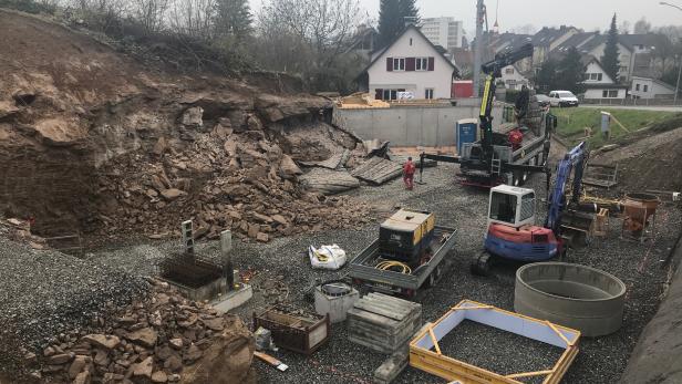 Felssprengung in Bregenz: Gesteinsbrocken landeten in Wohnanlage