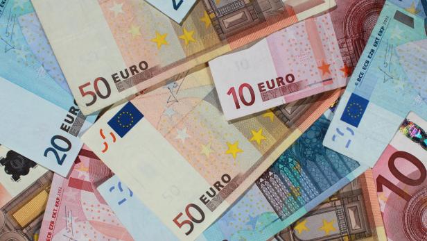 Die Regierung hat den Bürgern bei ihrer Klausur eine Steuerreform von mindestens fünf Milliarden Euro versprochen. (Symbolbild)