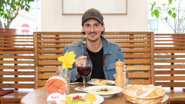 Schauspieler Christopher Schärf im Restaurant Dreiklang