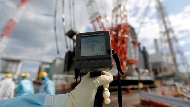 Geigerzähler messen in Fukushima eine Strahlung von 54 Mikrosievert pro Stunde. Normal wären etwa 00,3.