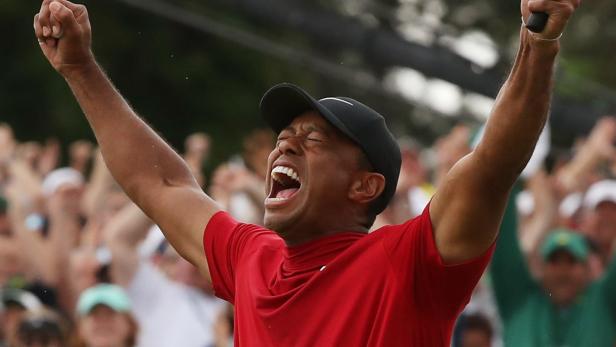 Nach elf Jahren langen Wartens feierte Golf-Superstar Tiger Woods beim Masters in Augusta seinen 15. Majortitel.