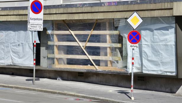 Diversion nach Unfall mit zwei lebensgefährlich Verletzten in Wien