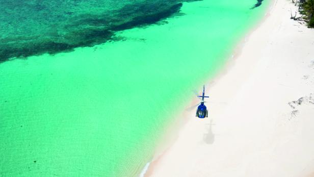 Mit dem Hubschrauber auf die philippinische Privatinsel Banwa anreisen.