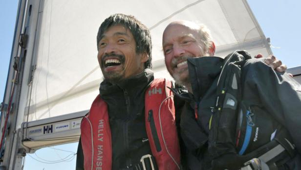 Mitsuhiro Iwamoto feierte mit seinem Navigator.