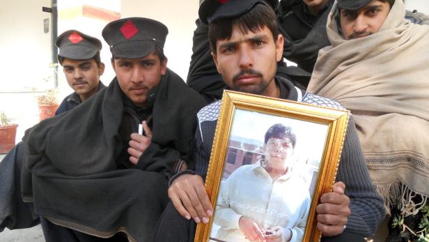 Mitschüler des getöteten 15-jährigen Aitzaz Hassan