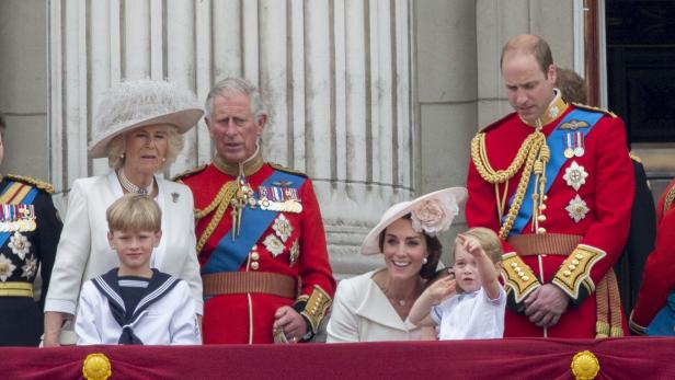 Charles not amused: Familienstreit um Queen-Testament?