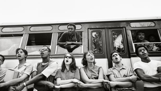 Studenten singen “We Shall Overcome” in Oxford, Ohio, 1964.