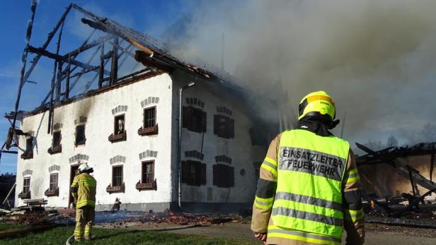 Bauernhof im Flachgau komplett niedergebrannt