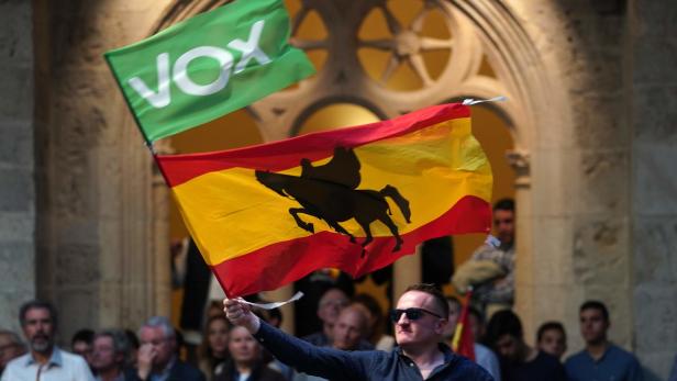 "Patriotische Partei": Rechtspopulisten vor Triumph in Spanien