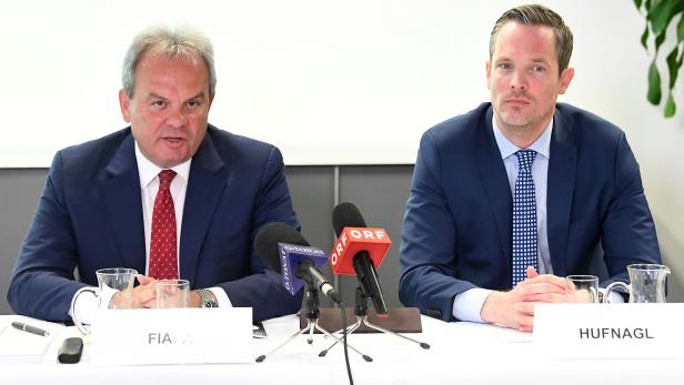 Die Vorstände Josef Fiala und Hartwig Hufnagl bei der Bilanz-PK der Asfinag zum Geschäftsjahr 2018 in Wien