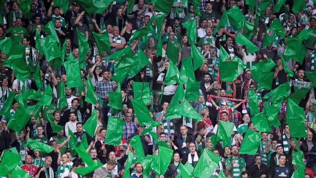 Werder Bremen Fans vor einem Match.