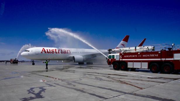 Begrüßung der AUA-Maschine nach dem Erstflug am Flughafen Montreal