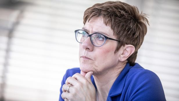 CDU: Kramp-Karrenbauer will vorerst nicht Ministerin werden