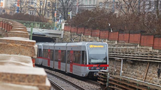 Feuerwehr-Einsatz in U-Bahn-Station Längenfeldgasse