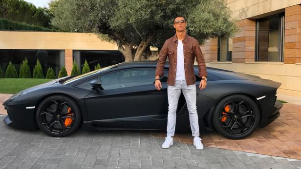 Ein anderer Vergleich: Beim Auto hat Ronaldo die Nase vor Messi