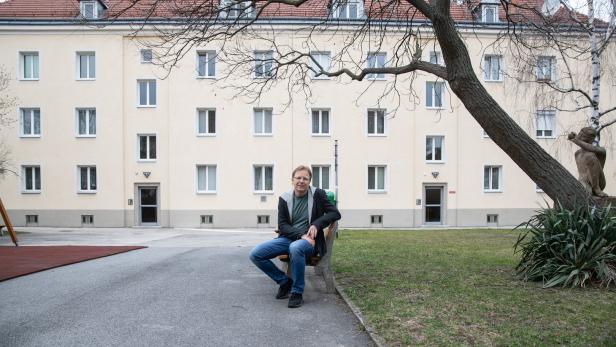 Insider: KURIER-Redakteur Uwe Mauch wohnt in einem Bau in Großjedlersdorf.