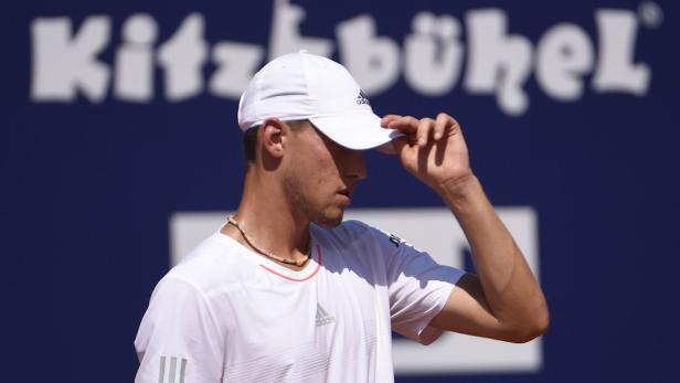 Nimmt seinen Hut: Dominic Thiem ist in Kitzbühel ausgeschieden.