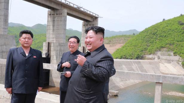 Machthaber Kim Jong-un belohnt sich nach dem Test mit einer Zigarette