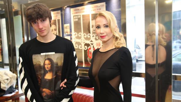 Zur Filmpremiere kam Karina Sarkissova mit ihrem Sohn Gabriel