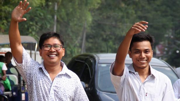 Wa Lone (links) und Kyaw Soe Oo sind nach 500 Tagen wieder frei.