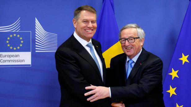 Rumäniens Präsident Klaus Johannis (l.) und EU-Kommissionspräsident Jean-Claude Juncker