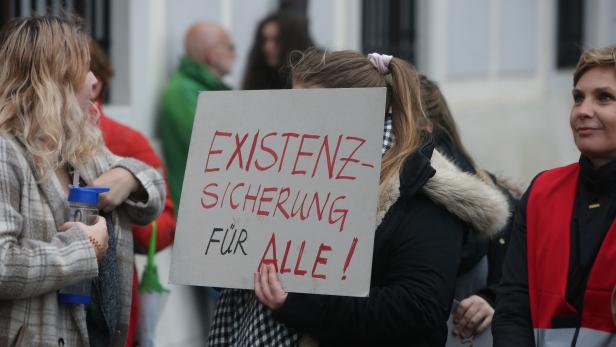 Demo gegen neue Mindestsicherung in Wien der Volkshilfe 