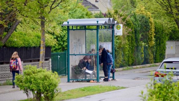 Ebreichsdorf: Busfahrer vergaß Kinder am Schulweg