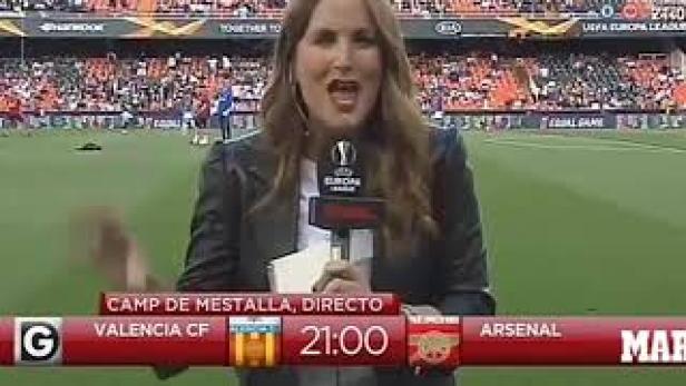 TV-Moderatorin vor Valencia-Arsenal brutal von Ball getroffen