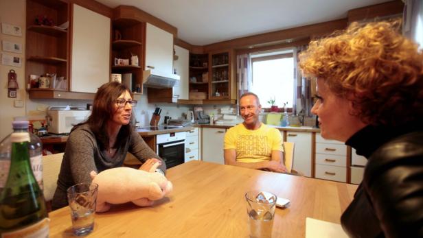 Die Eltern Christa und Gernot Diethart im Gespräch mit Ida Metzger.