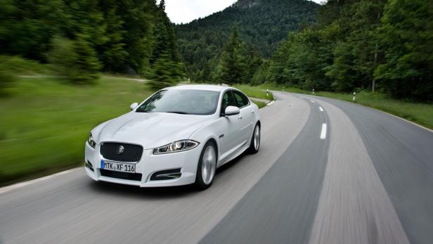 Der Jaguar XF schnurrt effizient