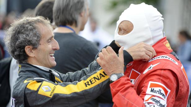 Motorsport-Ikonen unter der Haube: Alain Prost und sein einstiger Teamkollege und WM-Rivale Niki Lauda