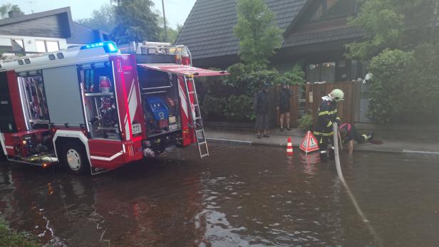 In Wiener Neustadt forderten Regenfälle die Einsatzkräfte