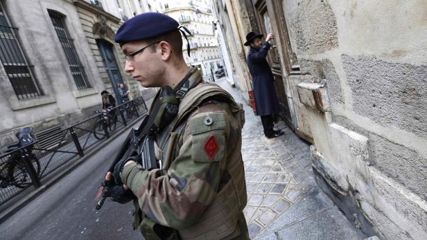 Erhöhte Sicherheitsmaßnahmen in jüdischen Wohnvierteln in Paris