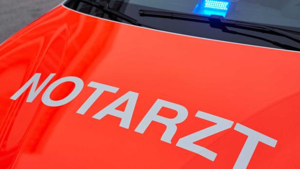 Wien: Pensionistin auf Motorhaube geschleudert und schwer verletzt
