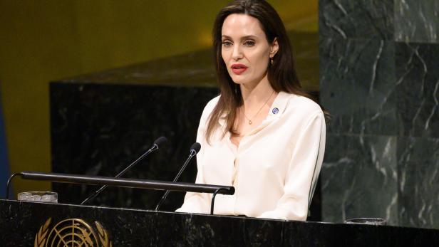 Abgemagert Kinder In Sorge Um Hungernde Angelina Jolie Kurierat