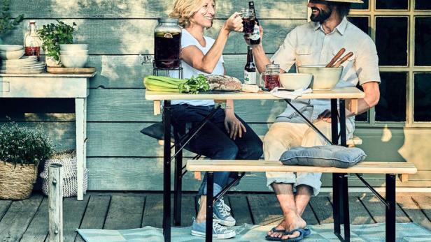 Holz-Bar oder Bierbank für die Terrasse: Coole Gadgets für den Sommer