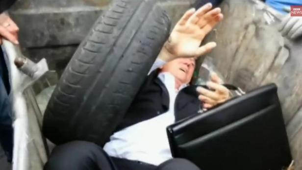Ukraine: Politiker landen im Müll