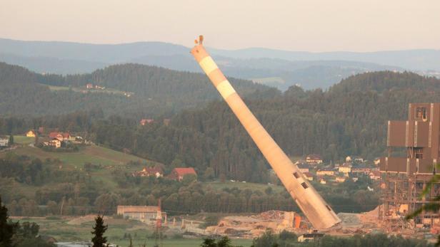 Kraftwerk Voitsberg: 180-Meter-Kamin ist gefallen