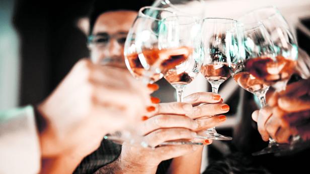Alkohol ist Teil des kulturellen und gesellschaftlichen Lebens. Experten wollen über den bewussten Umgang informieren.