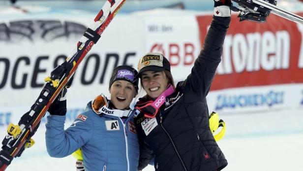 Michaela Kirchgasser (li.) und die Siegerin Marie-Michele Gagnon strahlten nach dem Slalom um die Wette.