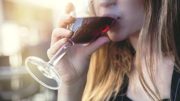 Alkohol: Trinkende Frauen werden als sexuell verfügbar wahrgenommen