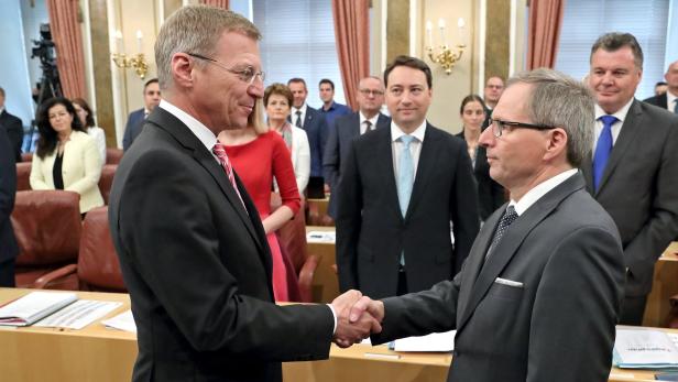 Der neue FPÖ-Landesrat Wolfgang Klinger wurde von Landeshauptmann Thomas Stelzer, ÖVP, angelobt