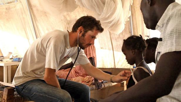 Im Südsudan kämpft der Arzt Maarten Dekker gegen den Ausbruch einer Hepatitis E-Epidemie im Flüchtlingslager Bati.