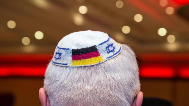 "Mit Kippa nicht sicher": Antisemitismus schockiert Deutschland