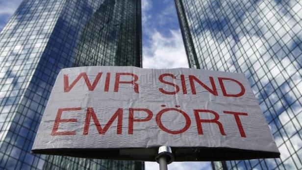 Demo vor der Zentrale in Frankfurt.