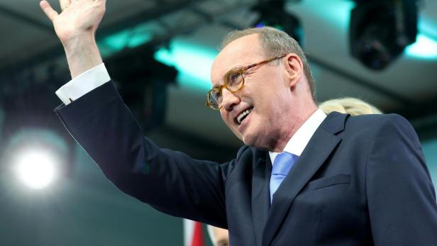 Karas bleibt ÖVP-Delegationsleiter, Edtstadler übernimmt 2020