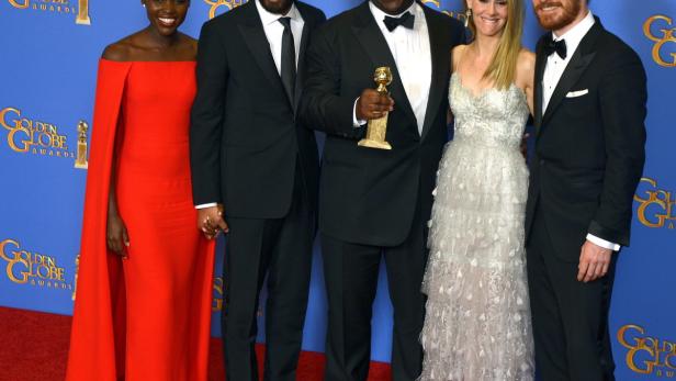 Lupita Nyong'o, Chiwetel Ejiofor, Steve McQueen, Sarah Paulson und Michael Fassbender bei den Golden Globe Awards.